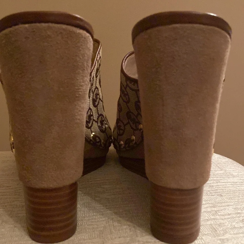 Shoes - Picture 4 of 6
